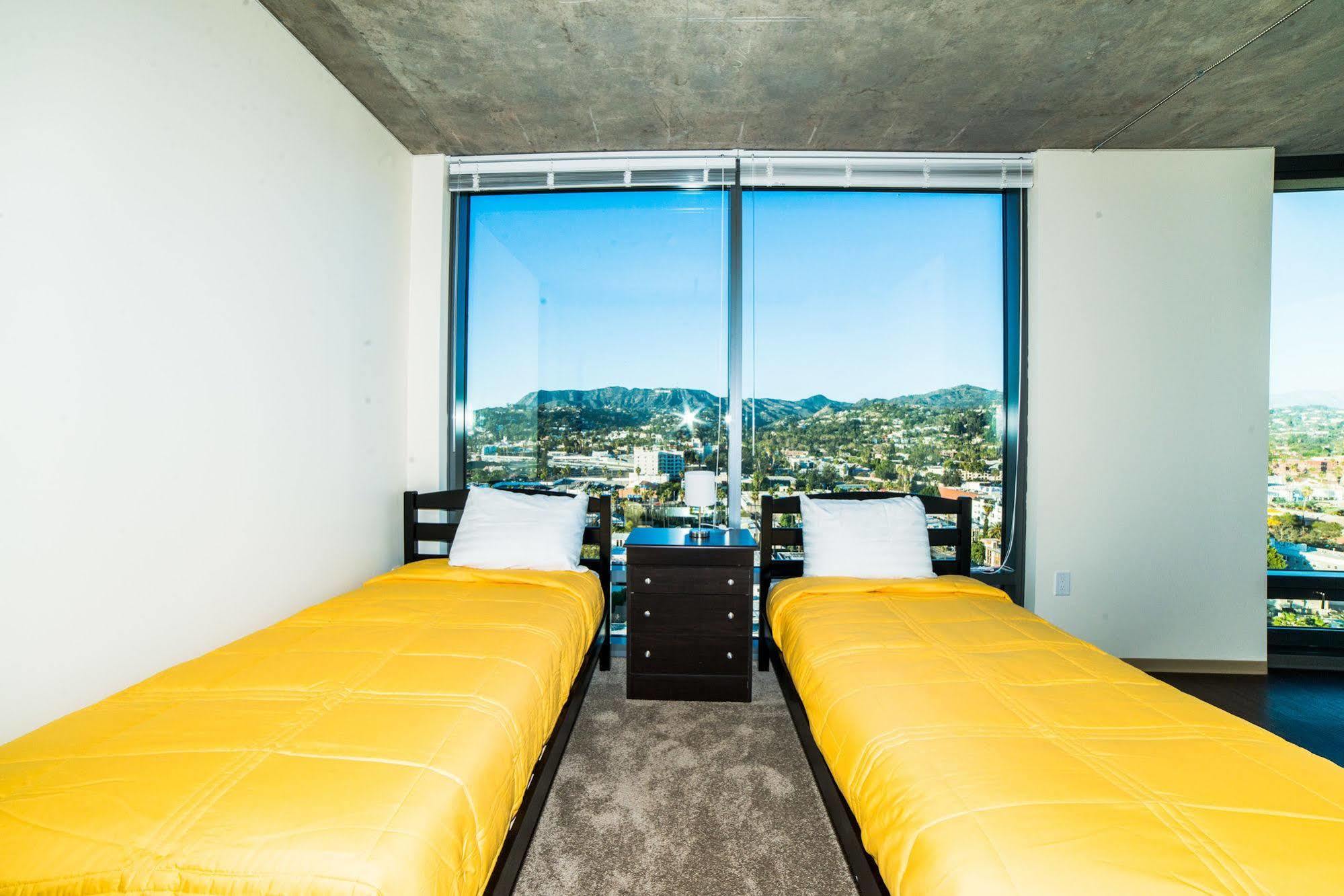 Hollywood Panorama Suites Los Angeles Exterior photo